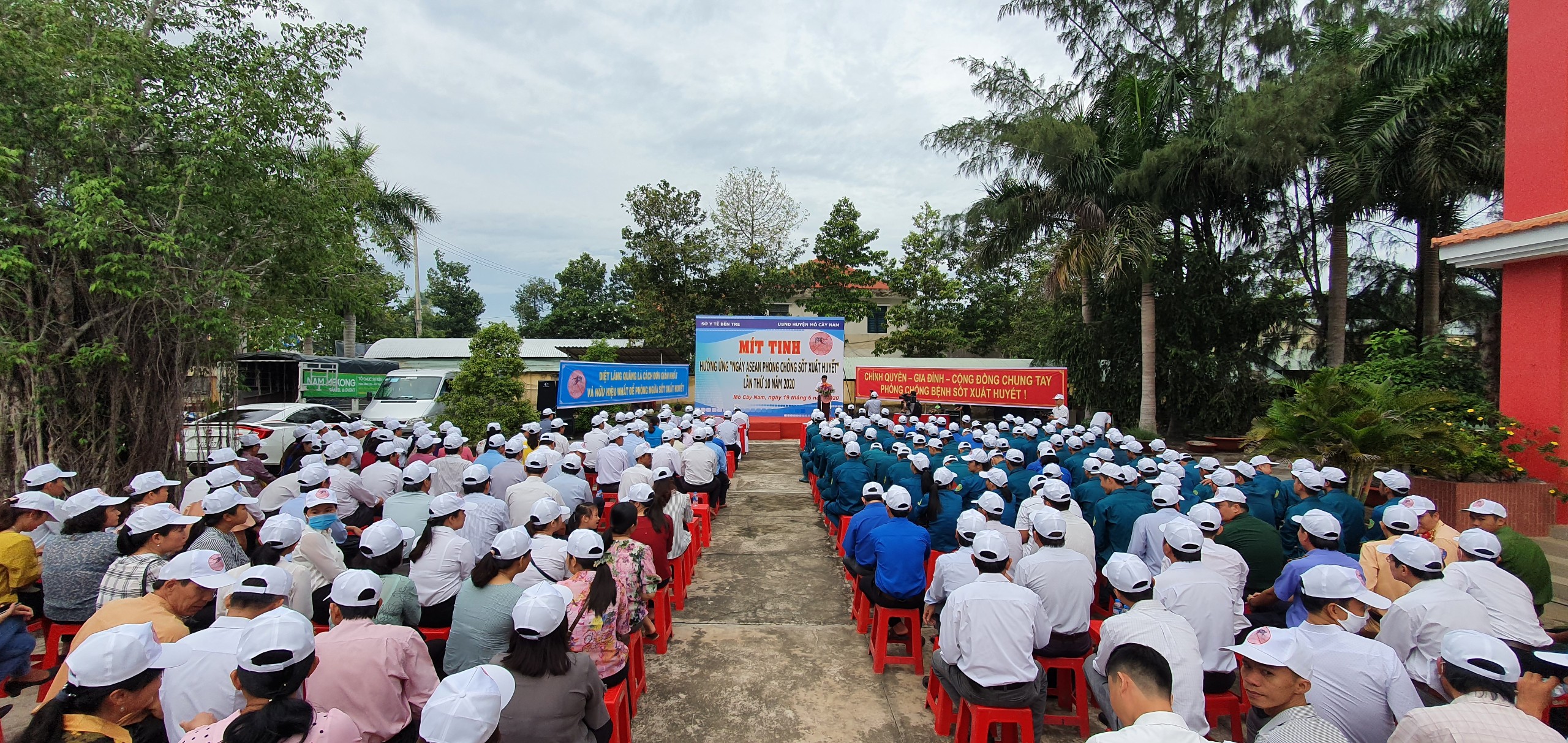 Mít tinh hưởng ứng “Ngày ASEAN phòng chống sốt xuất huyết” tại Mỏ Cày Nam năm 2020