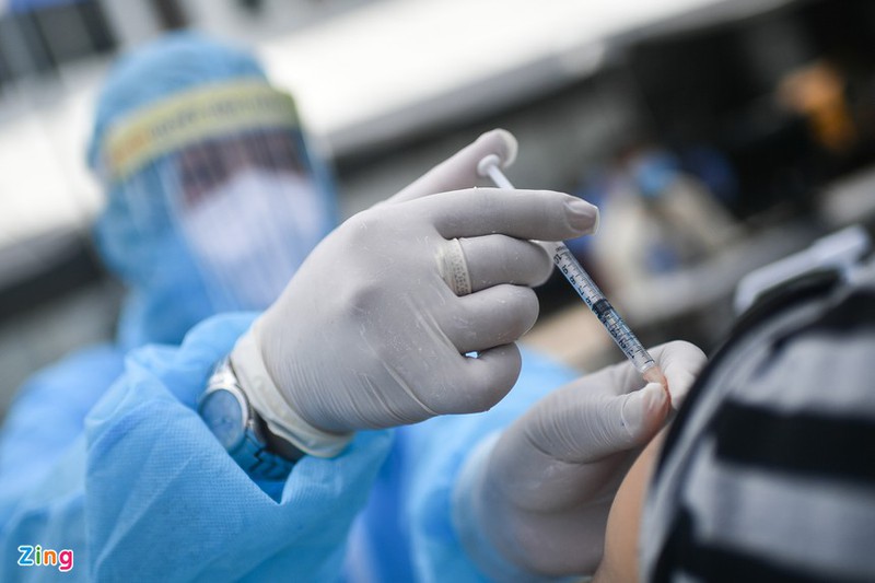 Bộ Y tế đề nghị tiêm mũi 3 vaccine cho người dân từ tháng 12