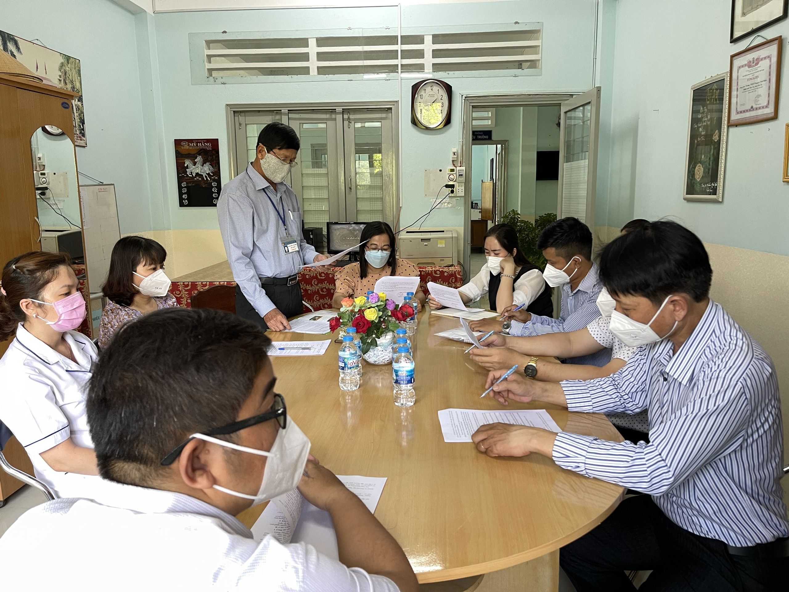 Đoàn giám sát làm việc tại Trường THPT Nguyễn Đình Chiểu