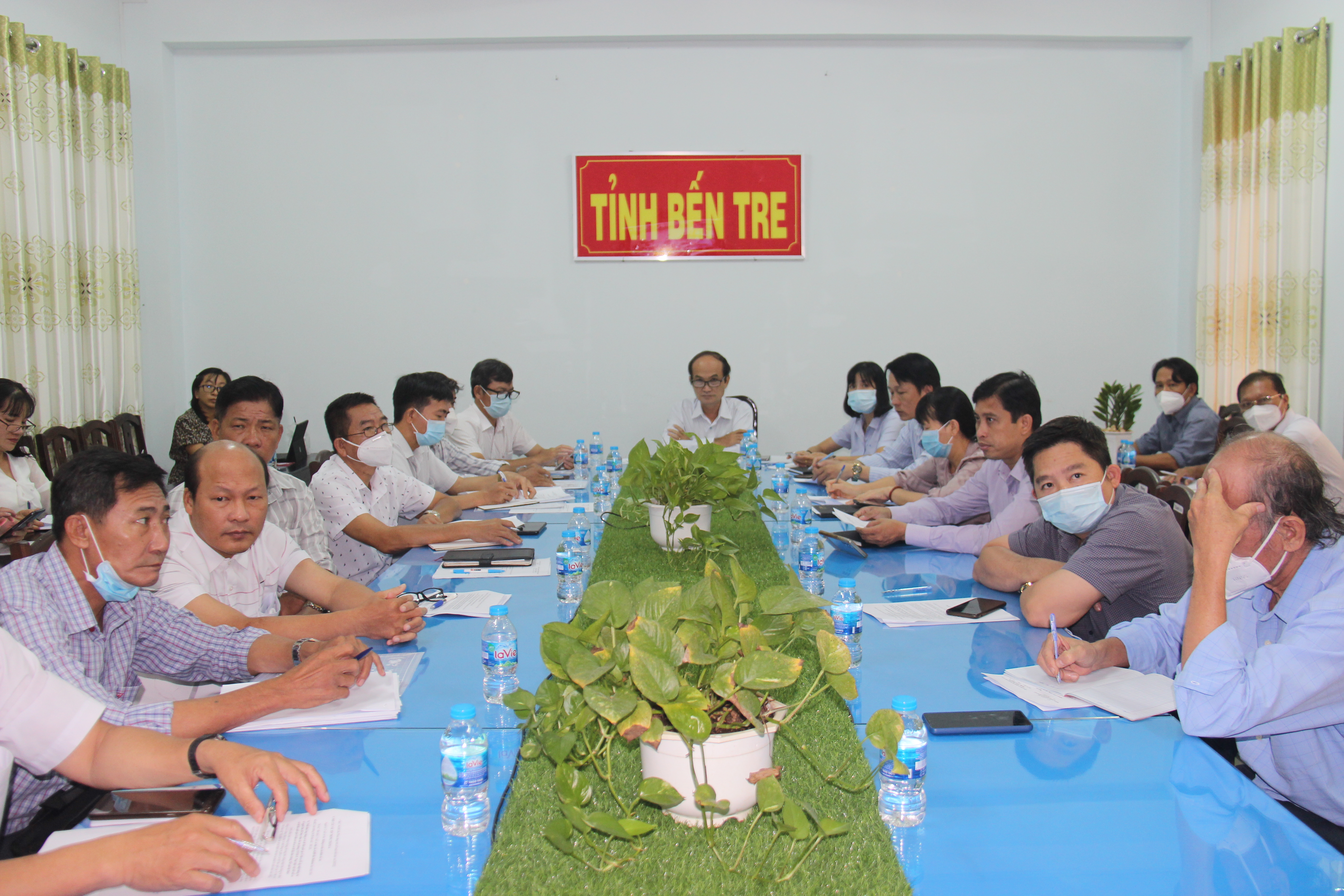 Phó giám đốc Sở Y tế Nguyễn Văn Oanh chủ trì hội nghị tại đầu cầu Bến Tre