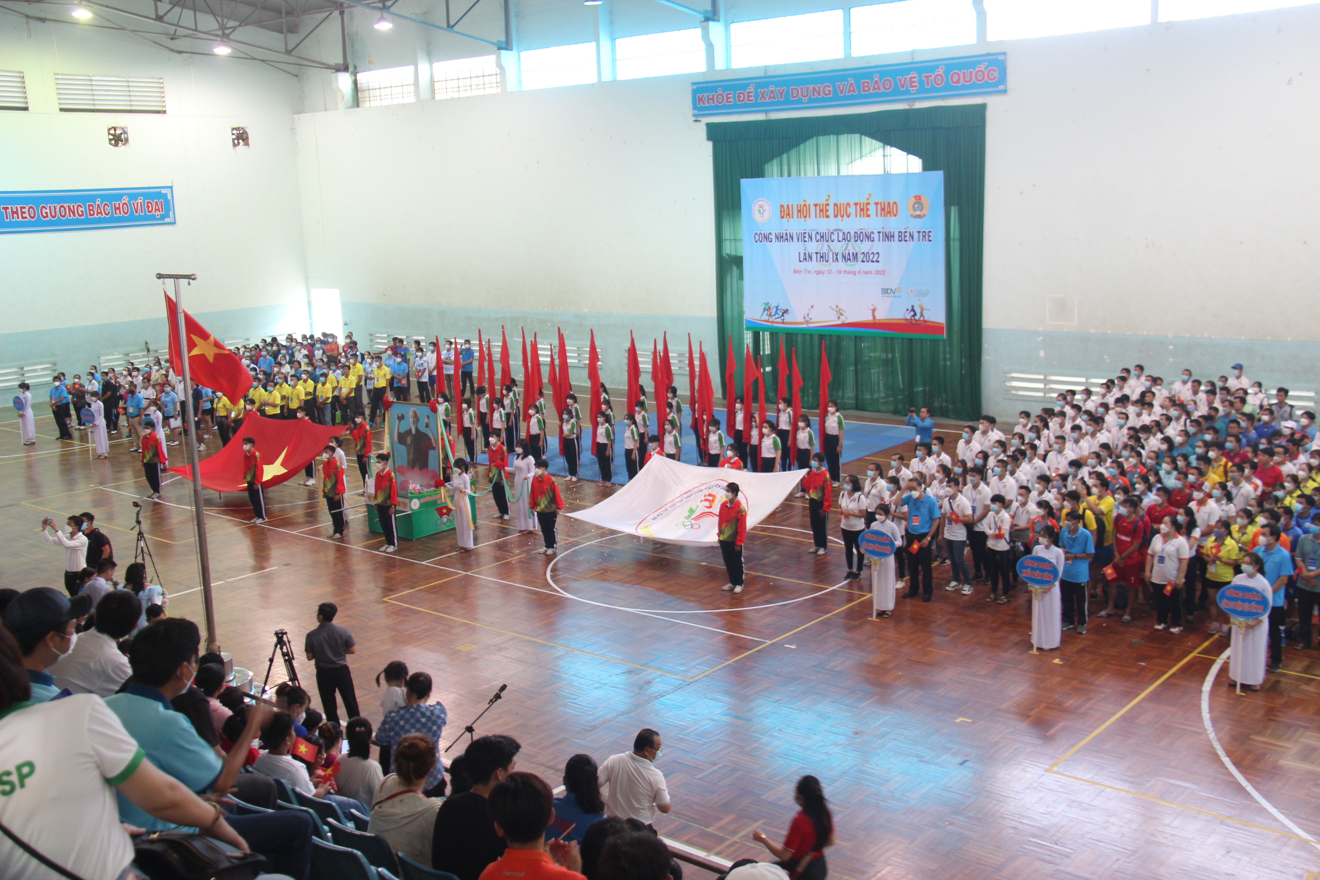 Quang cảnh buổi khai mạc Đại hội TDTT công nhân viên chức lao động tỉnh Bến Tre