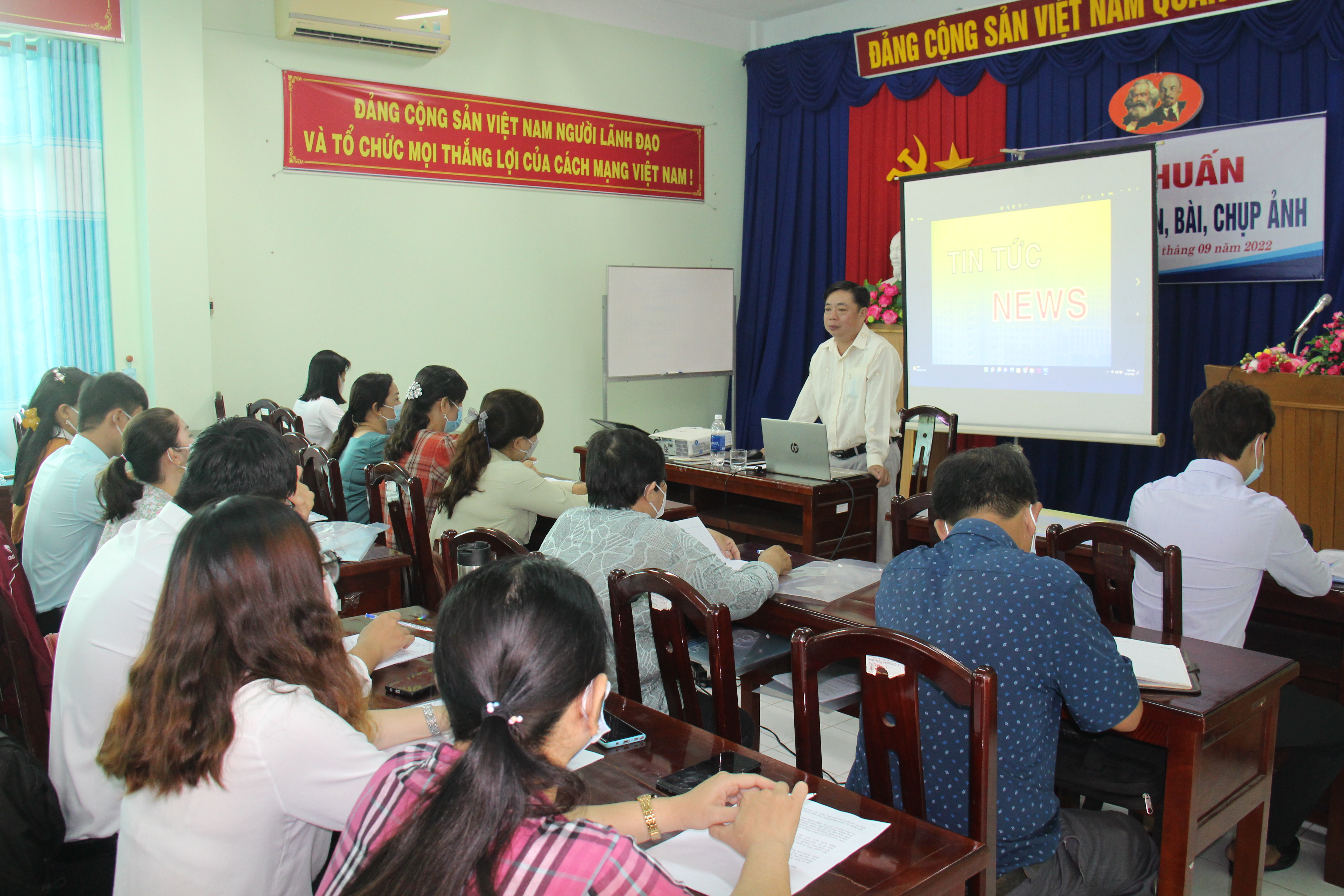 Anh Ngô Thanh Liêm - Chánh văn phòng Hội Nhà báo hướng dẫn 4 lớp tập huấn