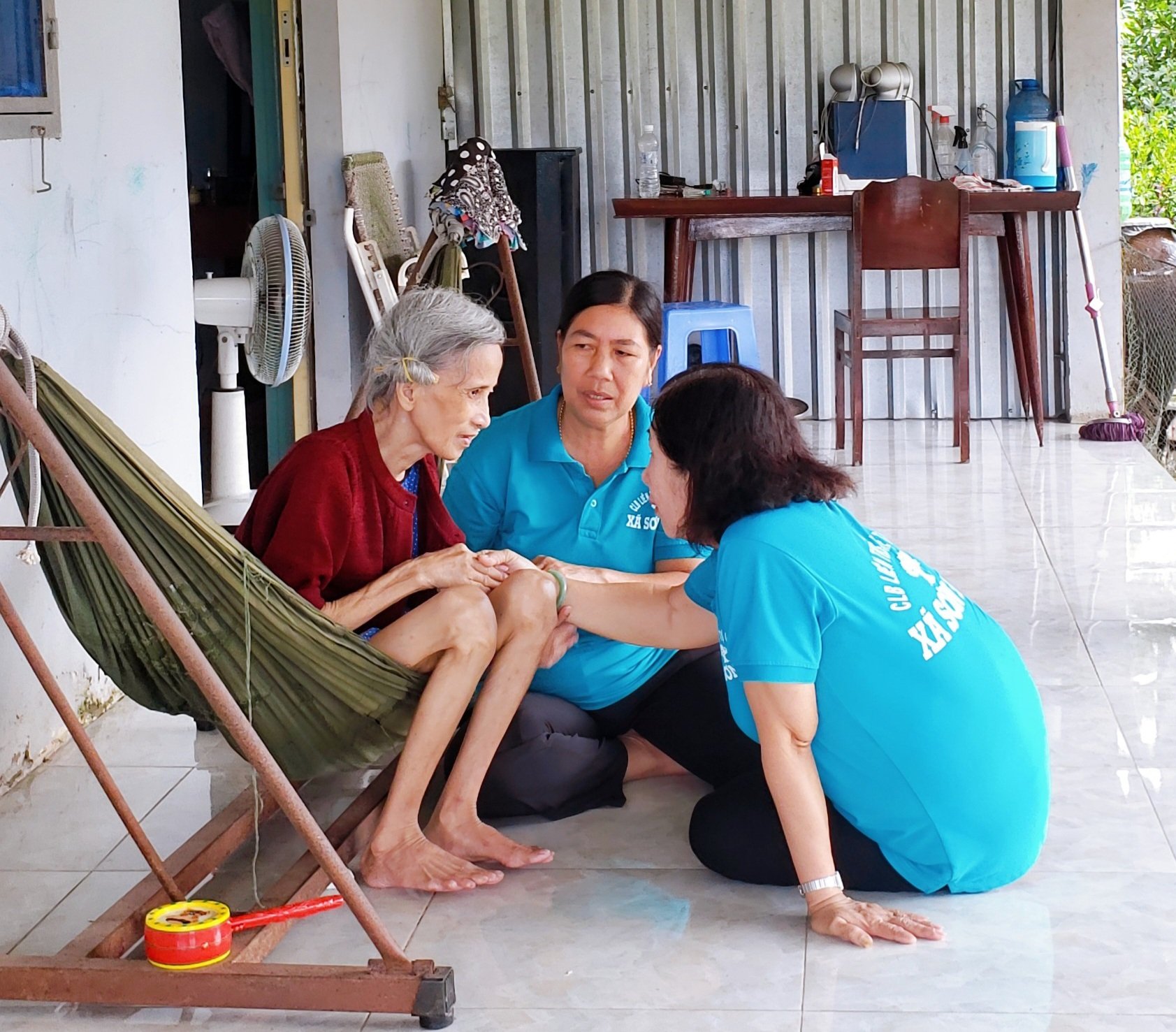 Thăm hỏi sức khỏe người cao tuổi của CLB