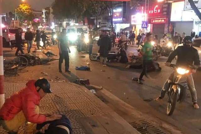 Hiện trường vụ tai nạn giao thông chết người ở Quảng Ninh tối 22/12.