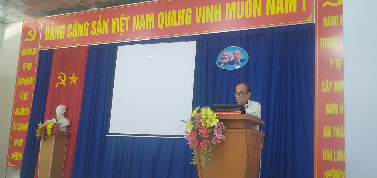 Phó Giám đốc Sở Y tế Nguyễn Văn Oanh phát biểu tại Hội nghị
