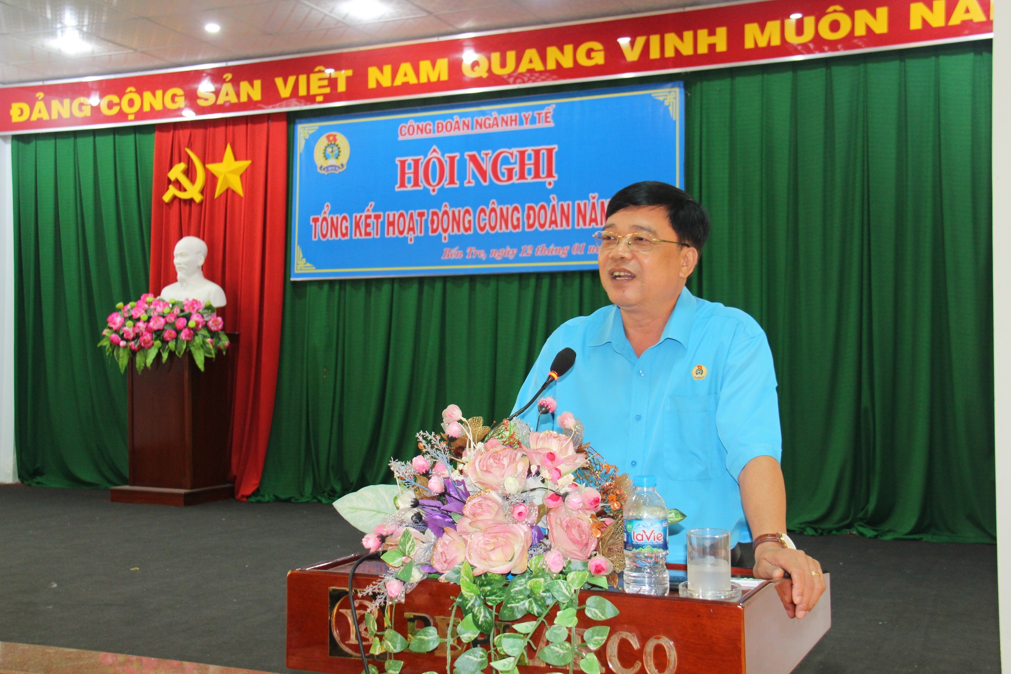 Đ/c Huỳnh Văn Tấn - Phó chủ tịch thường trực LĐLĐ tỉnh phát biểu chỉ đạo tại Hội nghị.