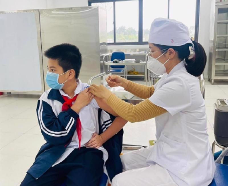 Hiện vẫn có khá nhiều tỉnh, thành đang tiêm chậm vaccine COVID-19, trong khi ở nước ta, hệ thống giám sát bệnh truyền nhiễm đã ghi nhận sự xuất hiện của biến thể XBB tại tỉnh Tây Ninh và TP HCM.