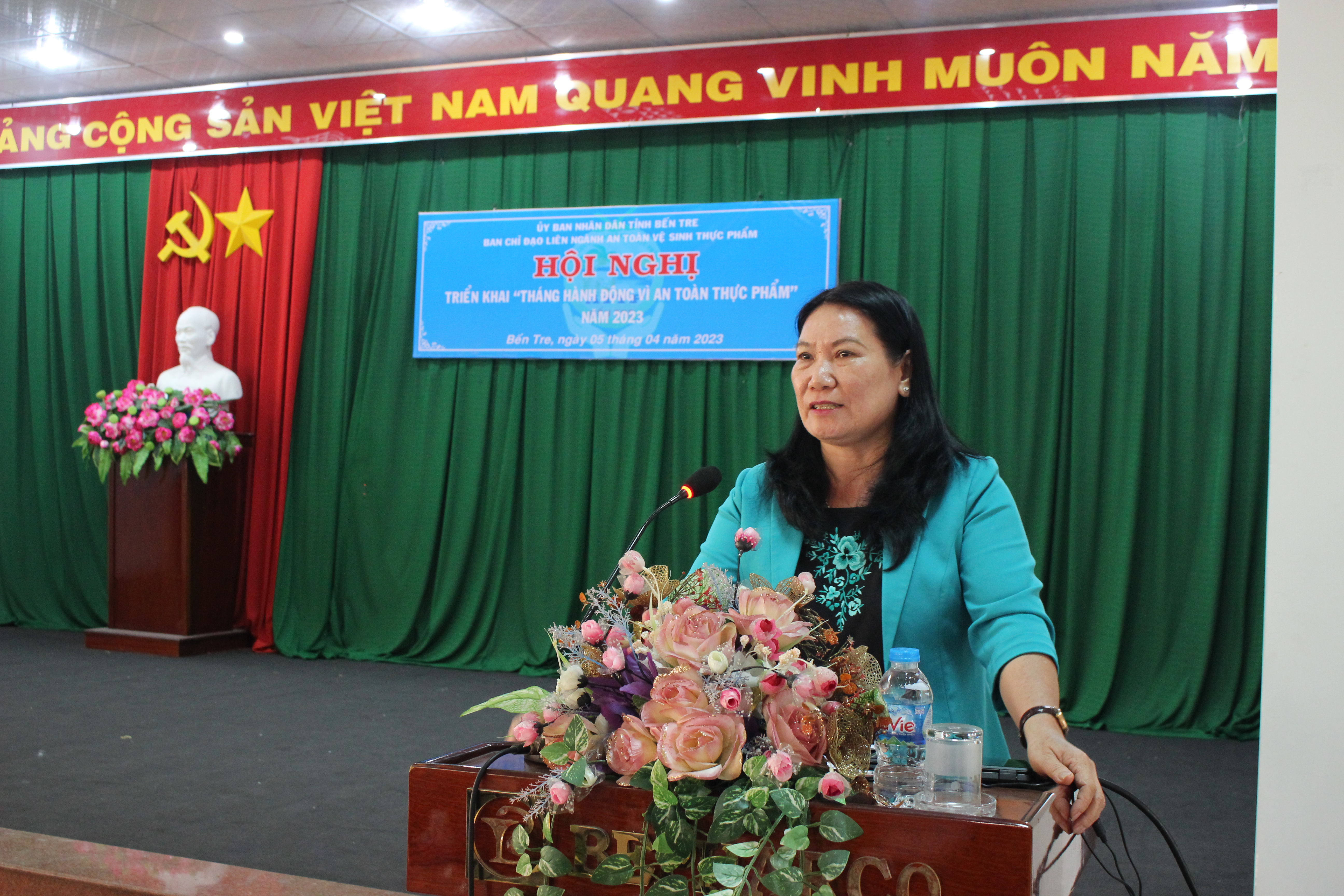 Phó chủ tịch UBND tỉnh Nguyễn Thị Bé Mười - Phó trưởng ban Thường trực BCĐ tỉnh phát biểu chỉ đạo Hội nghị.
