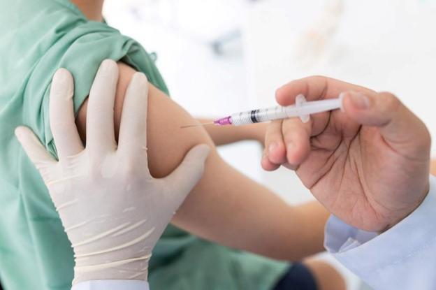 Tiêm vaccine là một trong những biện pháp để phòng ngừa bệnh cúm.