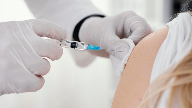Tiêm vaccine HPV giảm nguy cơ ung thư cổ tử cung.