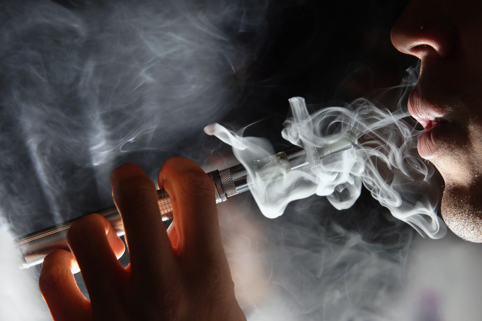 Tác hại của việc sử dụng “thuốc lá điện tử”, “thuốc lá nung nóng”.