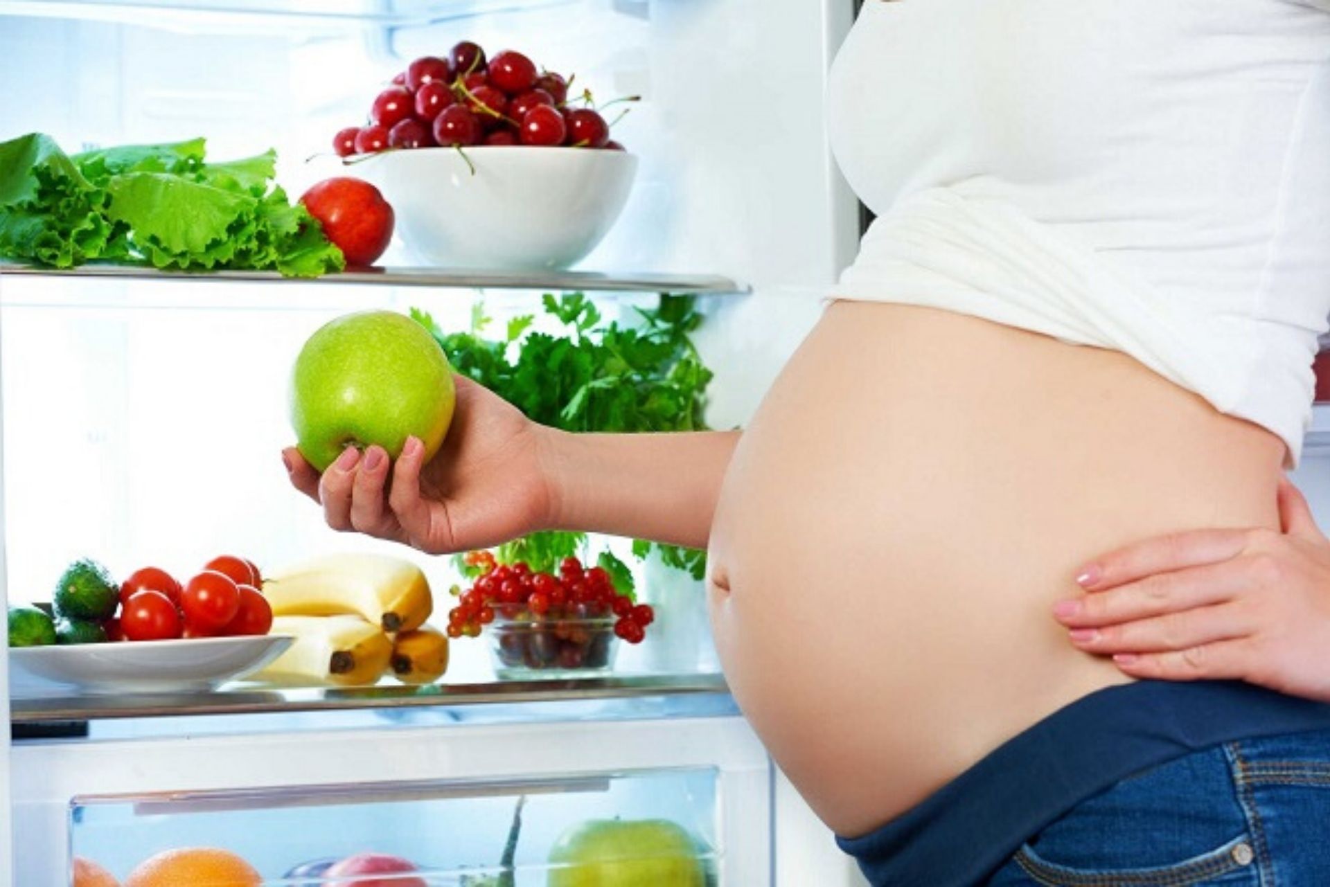 Mẹ bầu nên chăm sóc dinh dưỡng cho bào thai trong những tháng đầu thai kỳ thế nào?