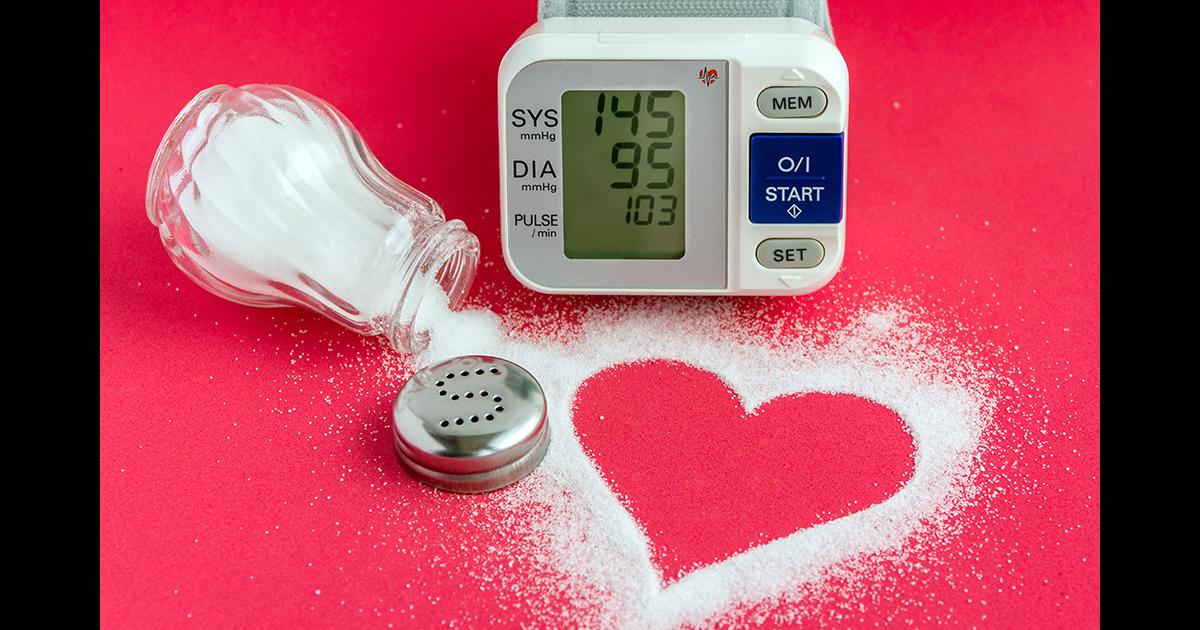 Chế độ ăn nhiều muối làm tăng nguy cơ mắc bệnh tim mạch.