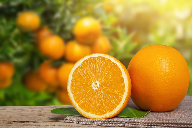 Hầu hết tất cả các loại trái cây họ cam quýt đều chứa nhiều vitamin C.