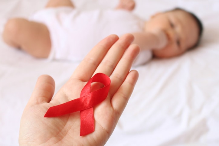 Chăm sóc trẻ em bị nhiễm HIV