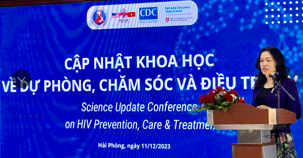 PGS.TS.BS. Phan Thị Thu Hương, Cục trưởng Cục Phòng, chống HIV/AIDS phát biểu tại hội thảo.