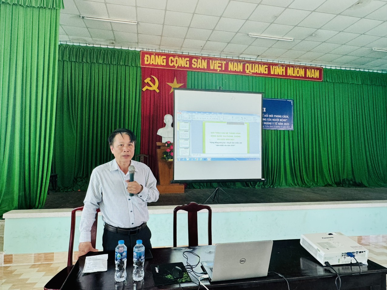 Ths.BS  Nguyễn Trung Dũng - Phó Giám đốc Trung tâm Kiểm soát Bệnh tật tỉnh Bến Tre báo cáo tại Hội nghị