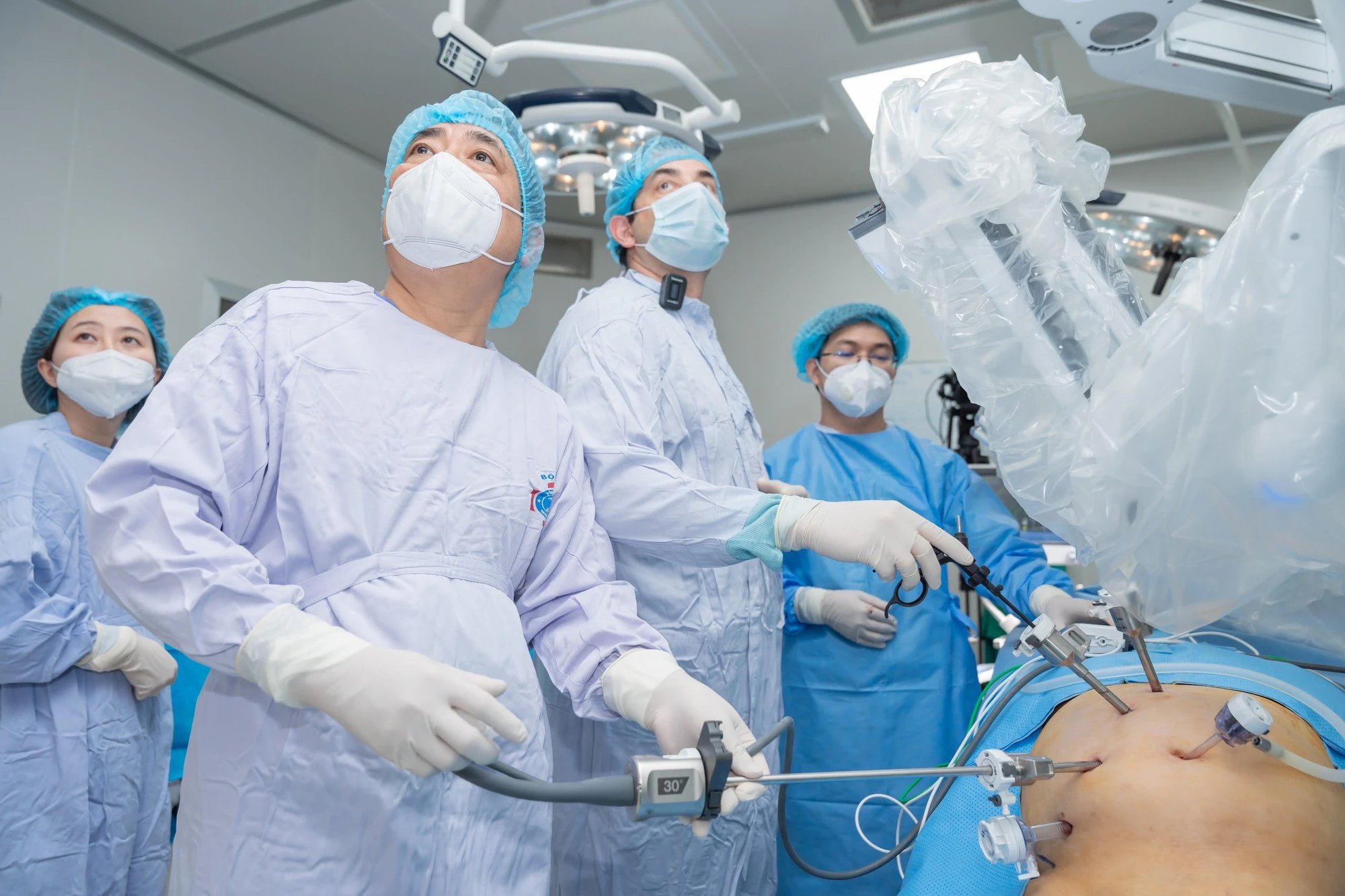 Bệnh viện K ứng dụng robot trong phãu thuật và điều trị ung thư.