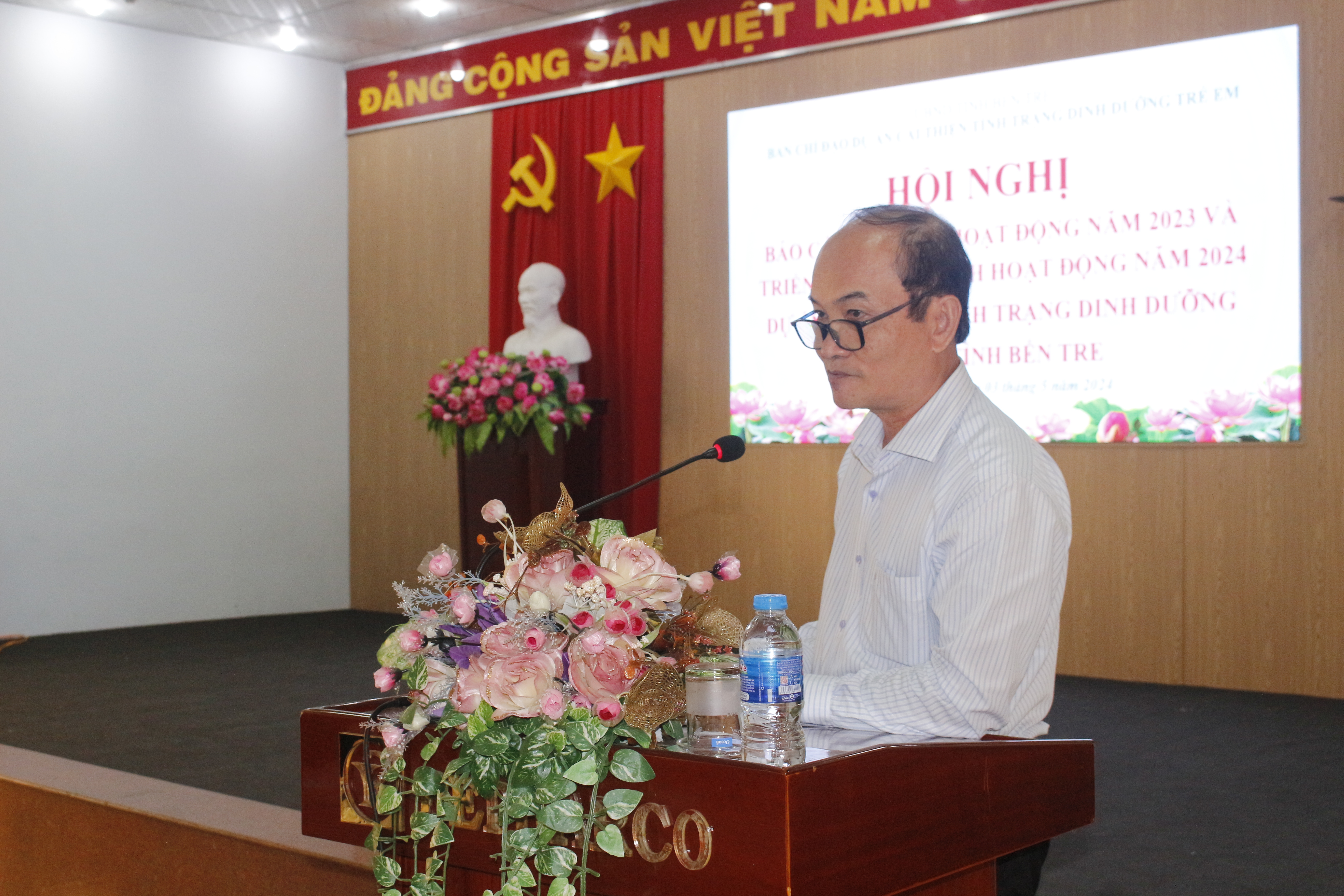 Giám đốc Sở Y tế Nguyễn Văn Oanh - Phó trưởng BCĐ phát biểu chỉ đạo hội nghị.