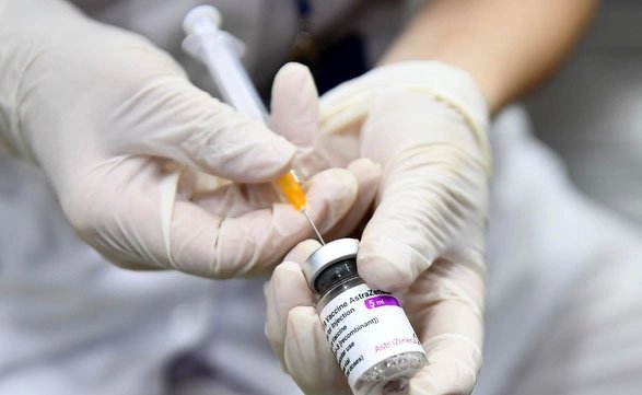 Tiêm vaccine AstraZeneca có thể gây đông máu: Chuyên gia nói gì?