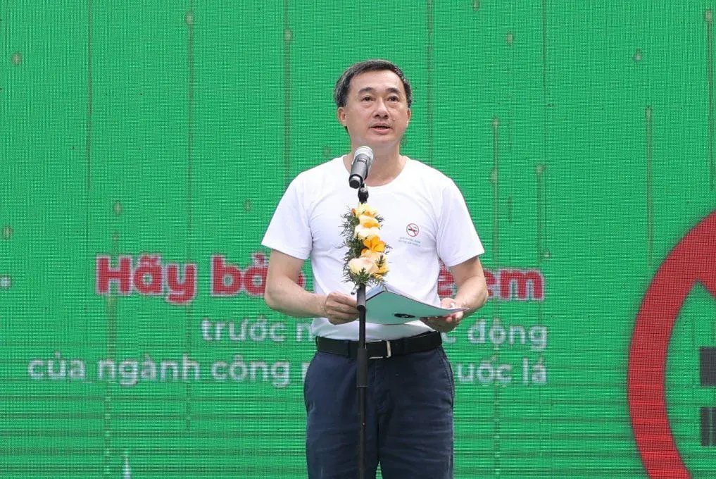 GS.TS Trần Văn Thuấn - Thứ trưởng Bộ Y tế phát động chiến dịch truyền thông ngăn ngừa thuốc lá điện tử, thuốc lá nung nóng để bảo vệ trẻ em và sức khỏe cộng đồng.