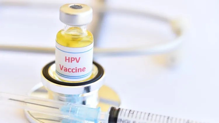 Nên tiêm vaccine HPV trong độ tuổi được khuyến nghị.