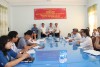 Lãnh đạo Sở Y tế trao quyết định và hoa cho 02 ông Phạm Văn Em và ông Nguyễn Kỳ Luân