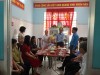 Lãnh đạo Sở Y tế tặng quà cho Trạm Y tế