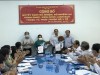 Giám đốc Sở Y tế Ngô Văn Tán (phải) và Phó Giám đốc Phạm Quốc Tuấn (trái) trao Quyết định bổ nhiệm