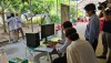 BS Phạm Thanh Bình giám sát tại Trung tâm Y tế huyện