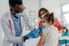 Vaccine giúp giảm đáng kể tỉ lệ nhập viện, bệnh chuyển nặng do COVID-19
