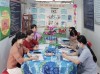 Kiểm tra công tác sổ sách của viên chức phụ trách chương trình.