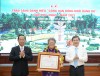 Trao tặng Danh hiệu “Công dân Đồng Khởi danh dự” cho bà Akemi Bando.