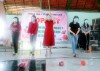 Các chị em tham gia trò chơi sau buổi họp mặt.
