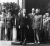Thủ tướng Pháp Georges Bidault đón Chủ tịch Hồ Chí Minh tại Dinh Thủ tướng, ngày 2/7/1946. (Ảnh: Tư liệu/TTXVN phát).