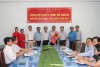 Ban giám đốc Sở Y tế, Chủ tịch CĐN trao quyết định, tặng hoa cho ông Nguyễn Văn Lộc.