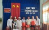 Tặng quà cho công đoàn viên là thương binh và con thương binh, liệt sĩ.