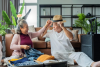 Người bệnh tim mạch cần kiểm tra sức khỏe và mang đầy đủ thuốc cho chuyến đi.