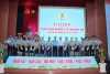 Chủ tịch Liên đoàn Lao động tỉnh Nguyễn Phúc Linh tặng hoa cho BCH Công đoàn ngành Y tế nhiệm kỳ 2023-2028