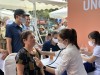 Khám tầm soát ung thư phổi cho người dân tại Hà Nội sáng 13/8.