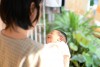Có thể bổ sung vitamin D cho trẻ bằng cách tắm nắng.
