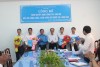 Giám đốc Sở Y tế, Chủ tịch Công đoàn ngành trao quyết định và tặng hóa cho 04 cá nhân được bổ nhiệm.