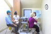 Người lớn tuổi tiêm vaccine cúm.