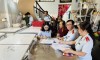 Đoàn kiểm tra liên ngành kiểm tra ATVSTP tại một cơ sở trong tỉnh.