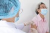 Người cao tuổi nên tiêm vaccine ngừa cúm và phế cầu để phòng bệnh