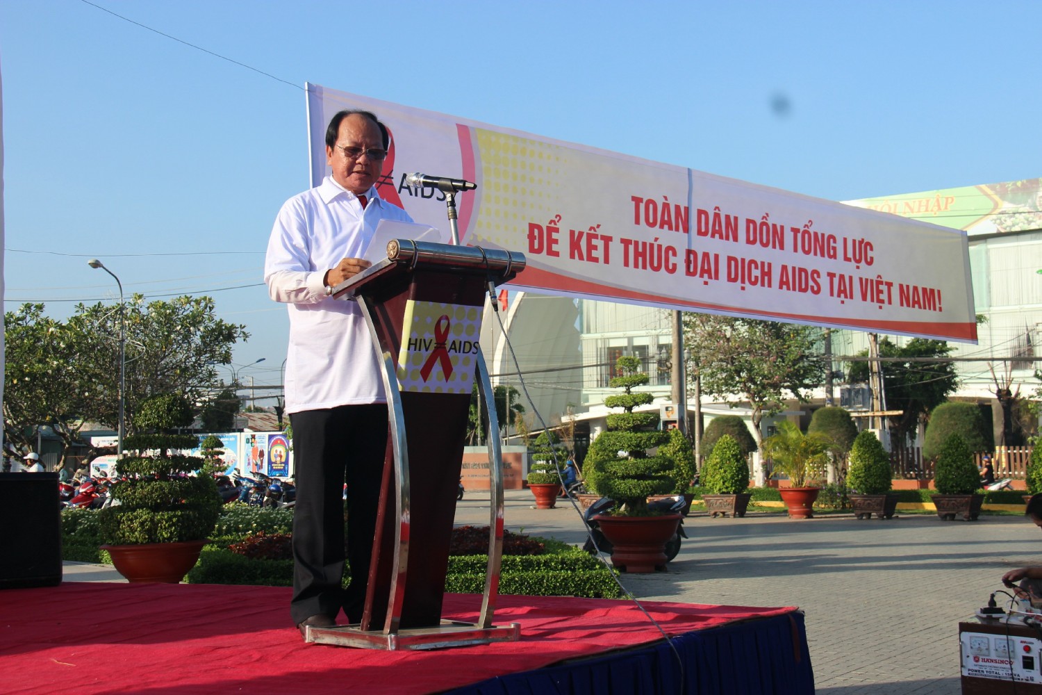 ThsBs. Ngô Văn Tán – Tỉnh ủy viên, Giám đốc Sở Y tế phát biểu kêu gọi Hưởng ứng Ngày thế giới phòng, chống AIDS (01/12/2019)