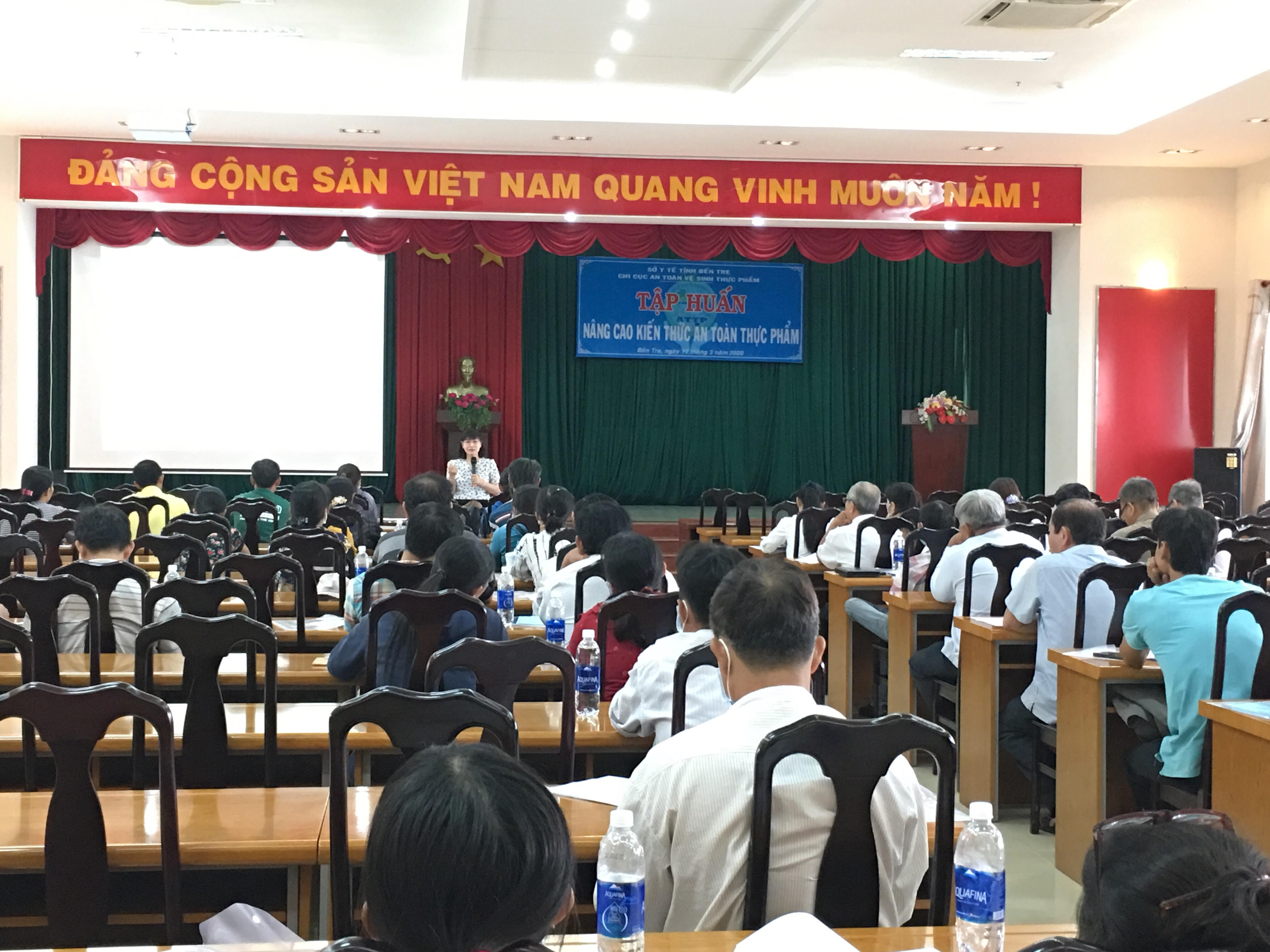 Quang cảnh lớp tập huấn