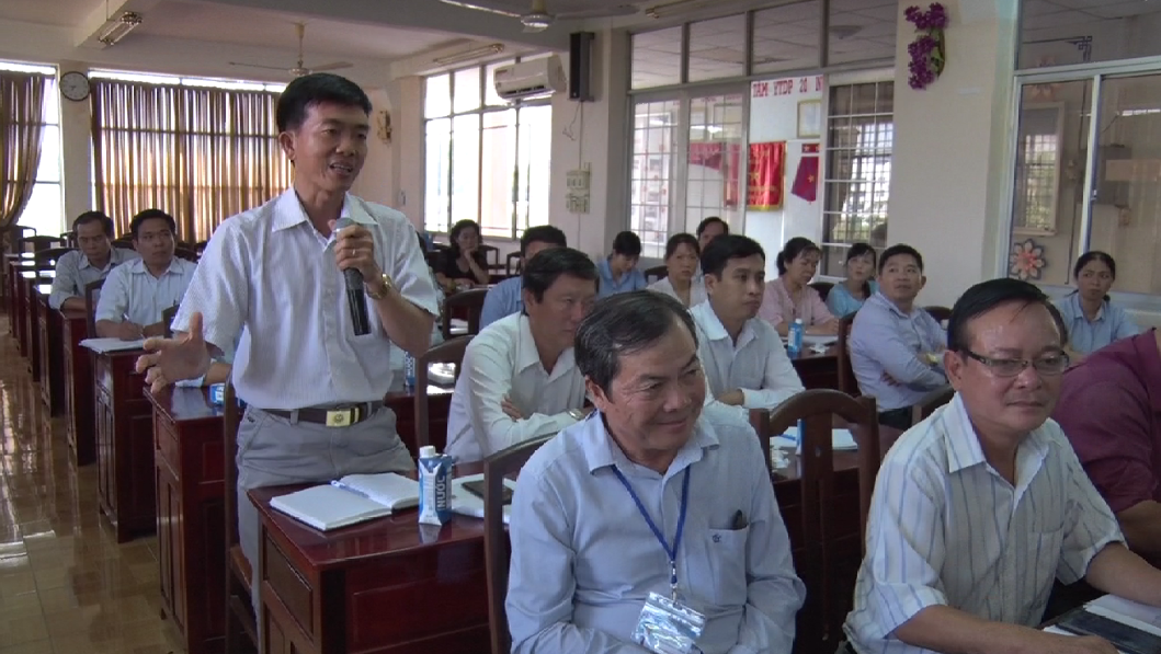 Đại biểu TTYT Giồng Trôm phát biểu ý kiến về công tác PC dịch 