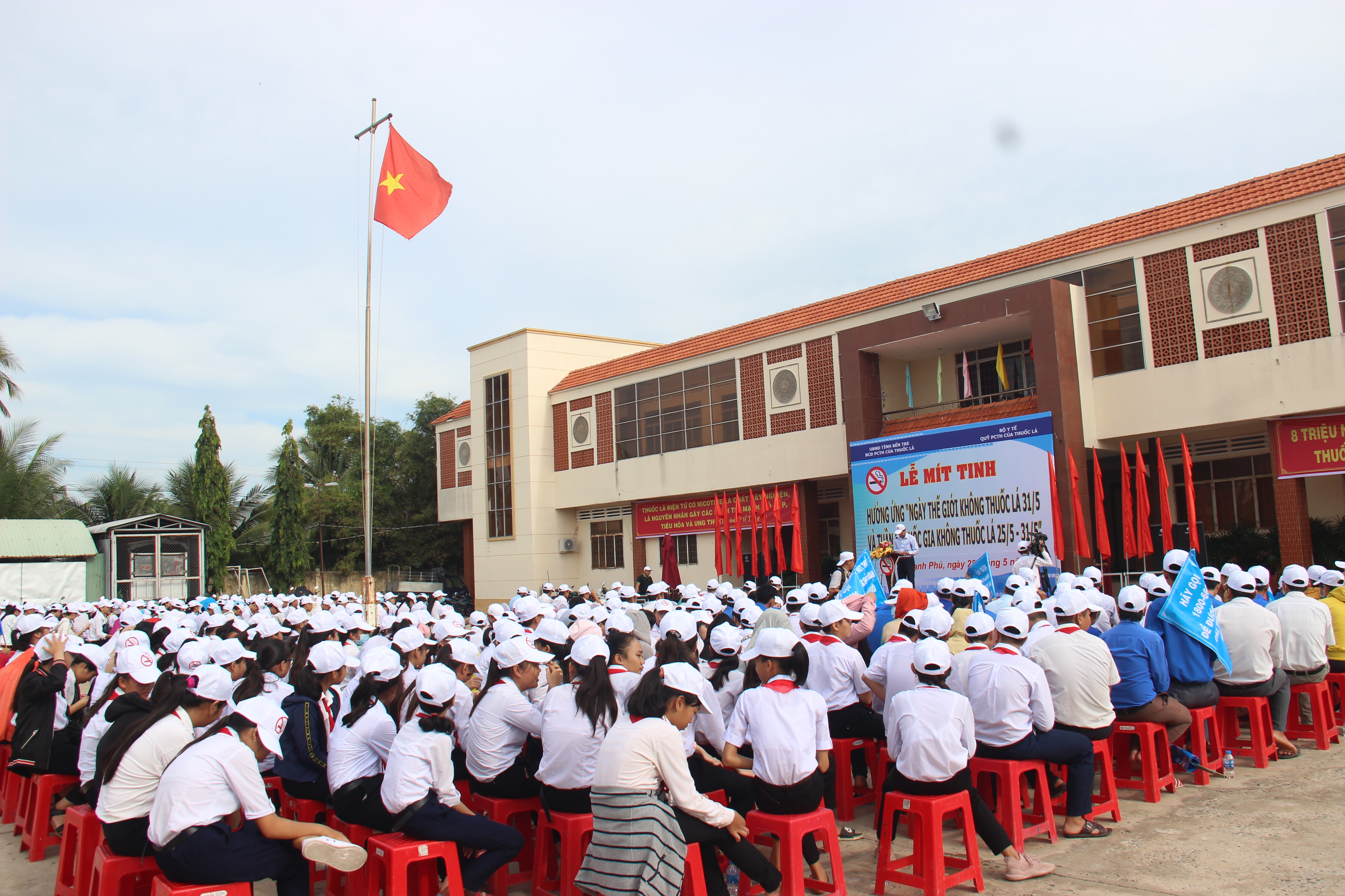 Lễ mít tinh tổ chức tại huyện Thạnh Phú