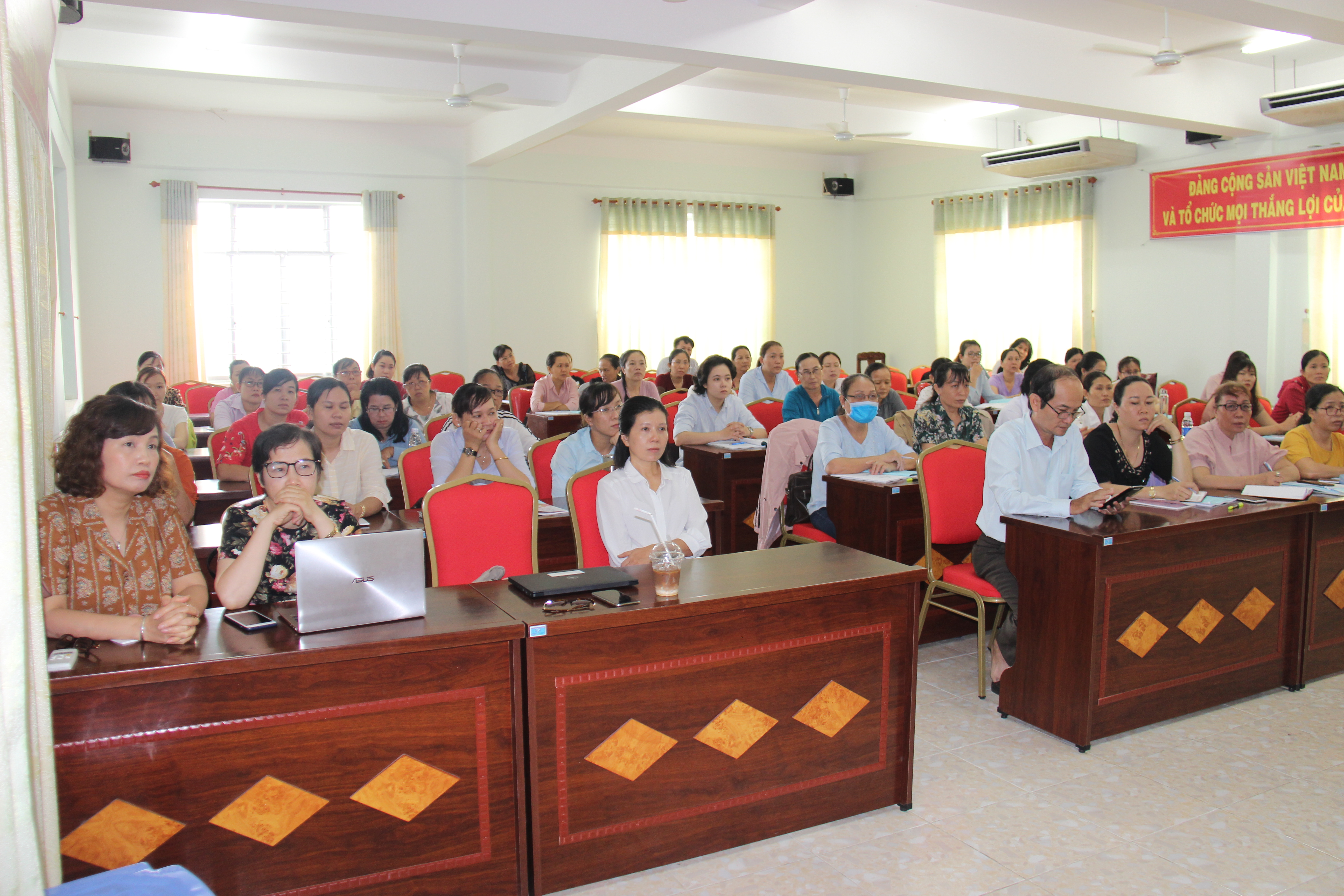 Quang cảnh lớp tập huấn